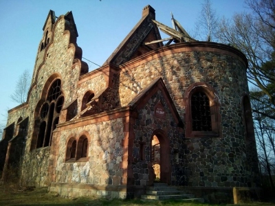 Opuszczony kościół w Pisarzowicach