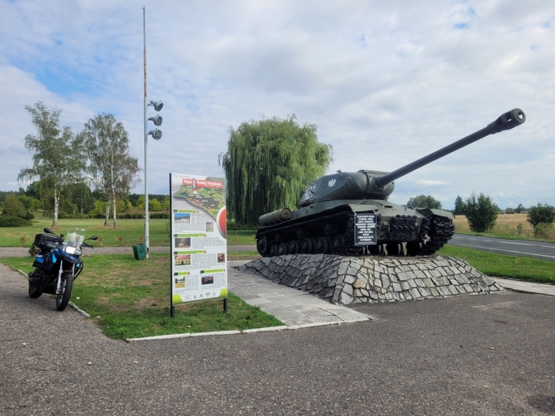 czołg - pomnik