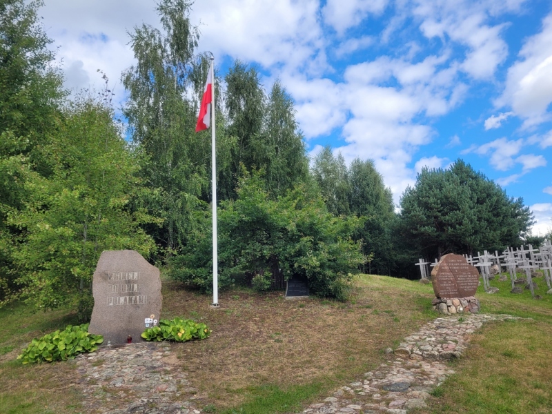 Pomnik ofiar Obławy Augustowskiej w Gibach