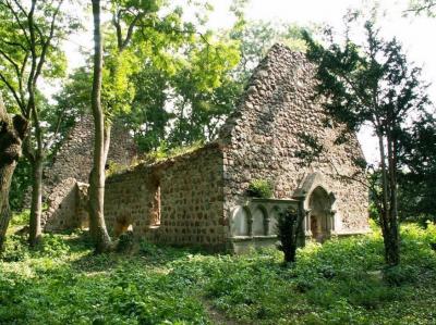 Ruina kościółka z XIII wieku - Paragowo