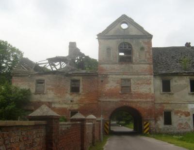 Ruiny oficyny w Różance