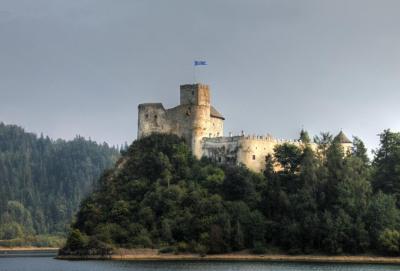 Zamek w Niedzicy nad jez. Czorsztyńskim