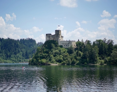 Zamek w Niedzicy nad jez. Czorsztyńskim