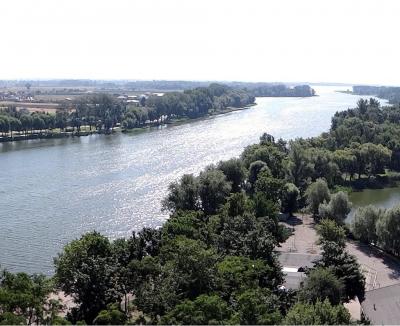 Mysia wieża nad jeziorem Gopło