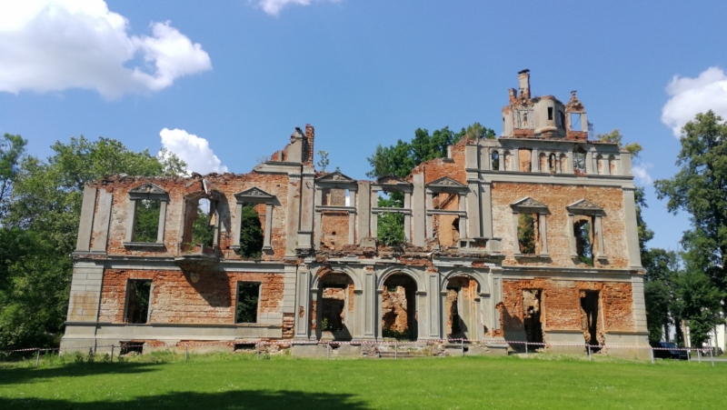 Ruiny Pałacu w Runowie