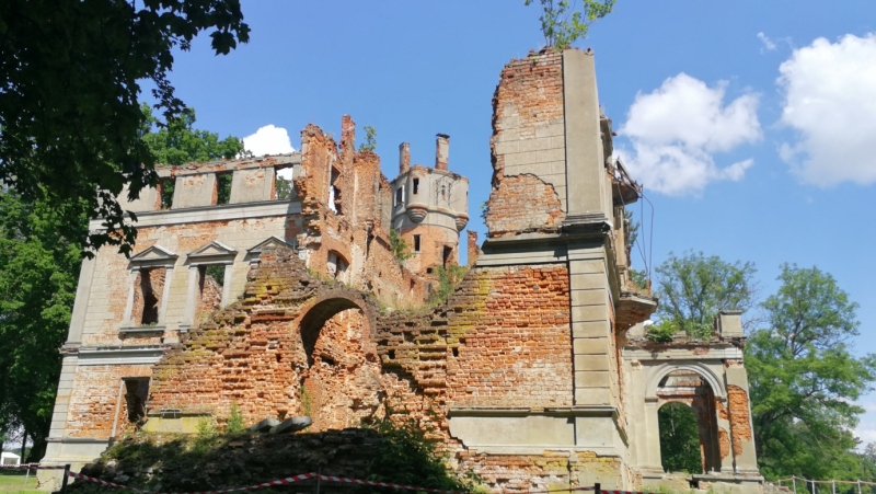 Ruiny Pałacu w Runowie