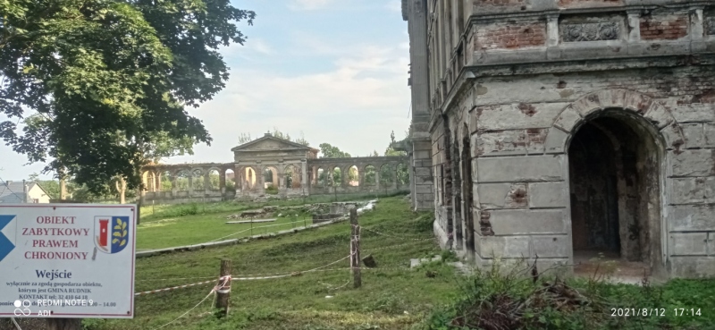 Ruiny Pałacu w Sławikowie