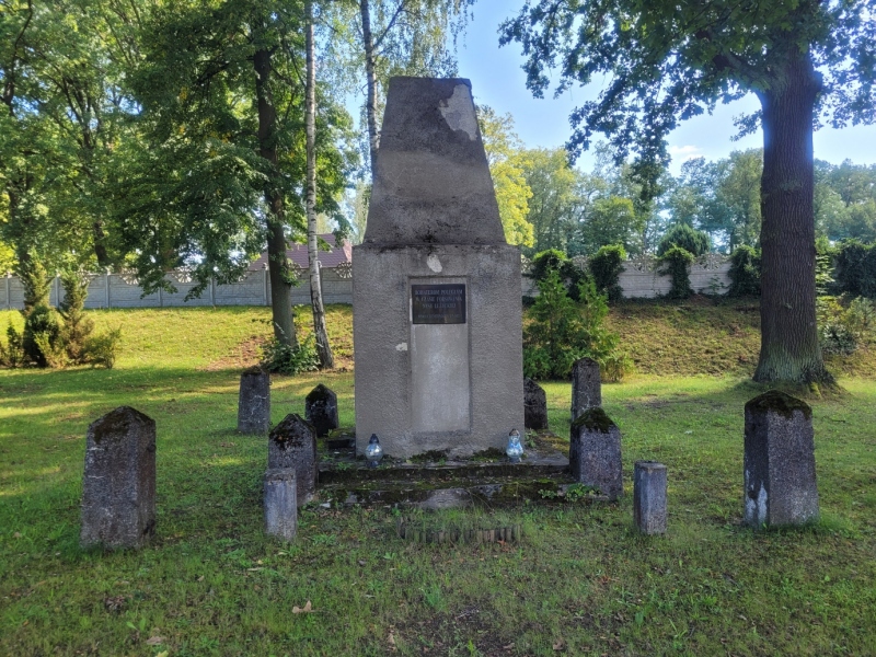 Pomnik BOHATEROM POLEGŁYM W CZASIE FORSOWANIA NYSY ŁUŻYCKIEJ