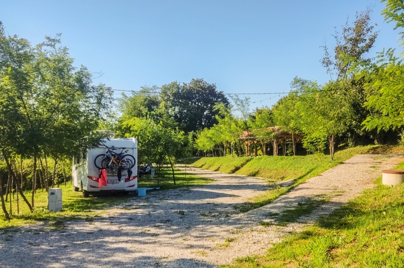 Camping & Mini Pet Farm