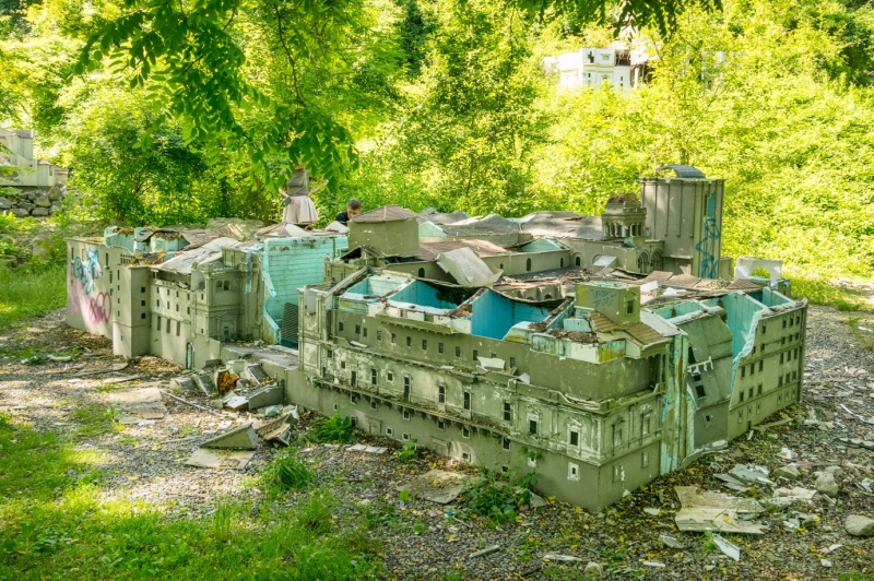 Opuszczony park miniatur sakralnych