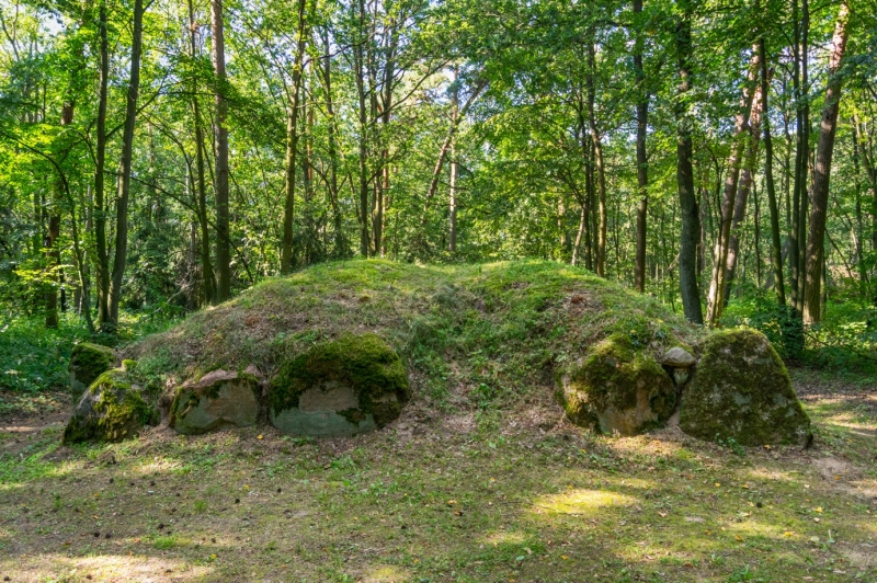 Grobowce megalityczne.