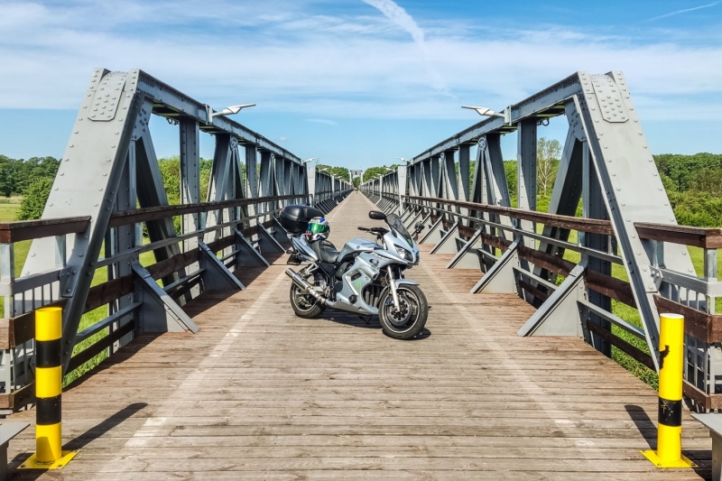 Most kolejowy w Stanach