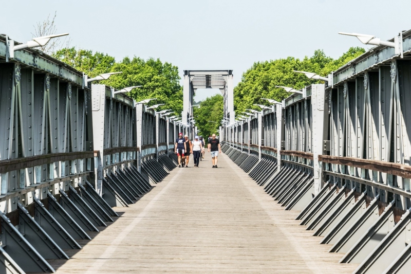 Most kolejowy w Stanach