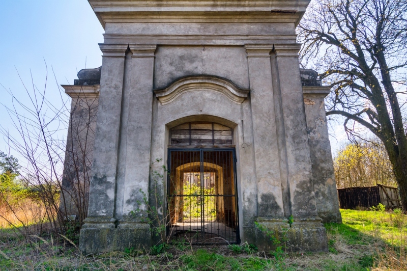 Ruiny kościoła poewangelickiego.