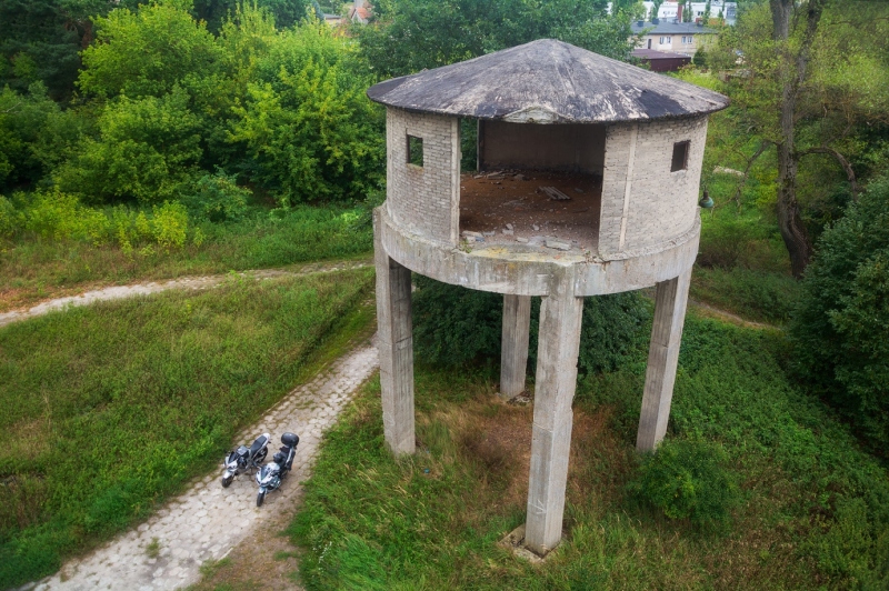 Stary port rzeczny i silos.