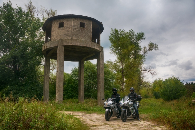 Stary port rzeczny i silos.