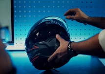 SeeMore to polski innowacyjny system Head-Up Display dla kasków motocyklowych